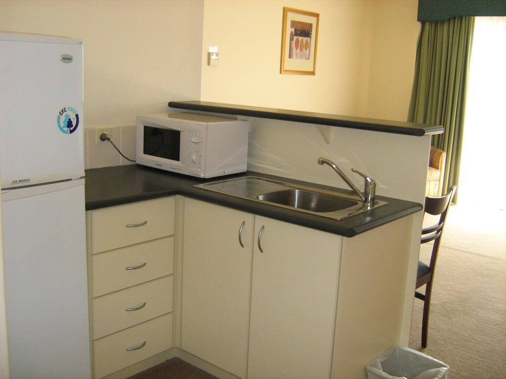 Turners Vineyard Motel Orange Room photo