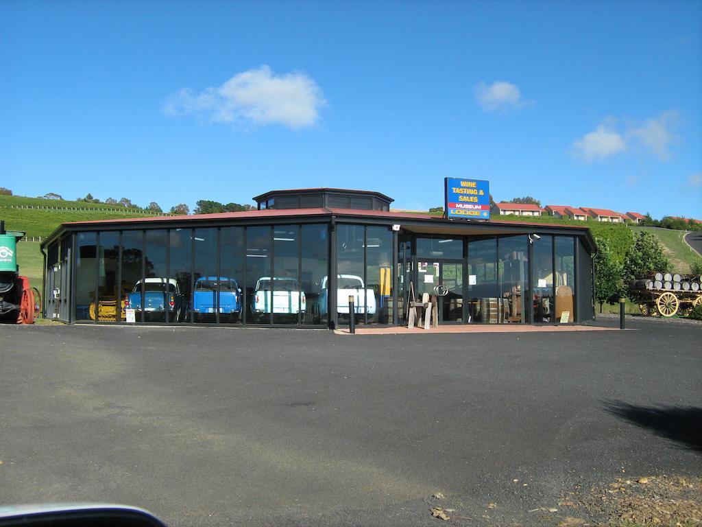 Turners Vineyard Motel Orange Exterior photo